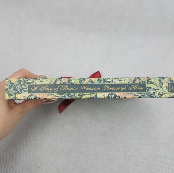 NEW VICTORIAN PHOTO ALBUM Posy Roses Scapbook - Picture 2 of 7